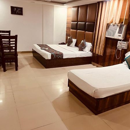 Hotel Cozy Cave Delhi Aiport Нью-Дели Экстерьер фото