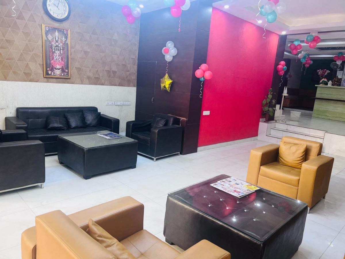 Hotel Cozy Cave Delhi Aiport Нью-Дели Экстерьер фото