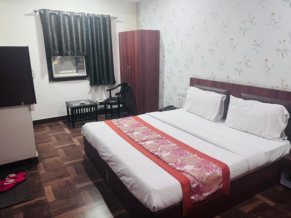 Hotel Cozy Cave Delhi Aiport Нью-Дели Экстерьер фото