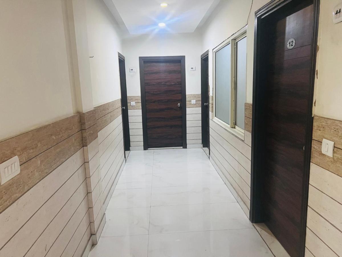 Hotel Cozy Cave Delhi Aiport Нью-Дели Экстерьер фото