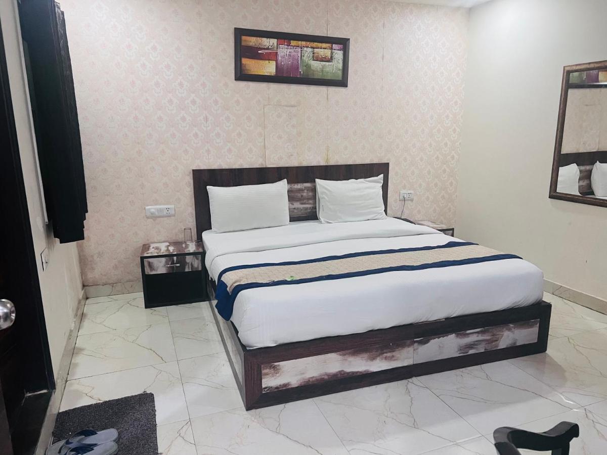 Hotel Cozy Cave Delhi Aiport Нью-Дели Экстерьер фото