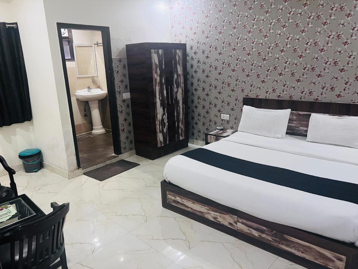Hotel Cozy Cave Delhi Aiport Нью-Дели Экстерьер фото