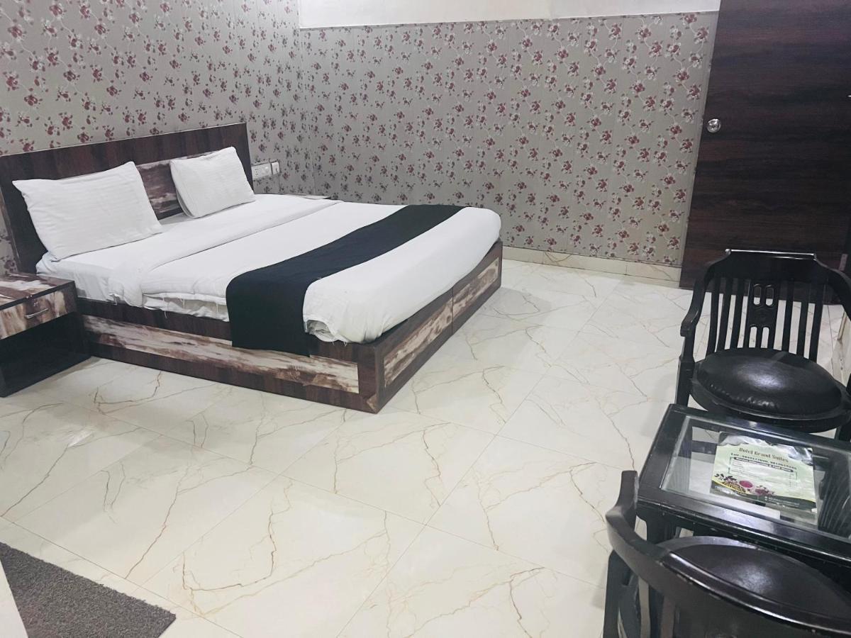 Hotel Cozy Cave Delhi Aiport Нью-Дели Экстерьер фото