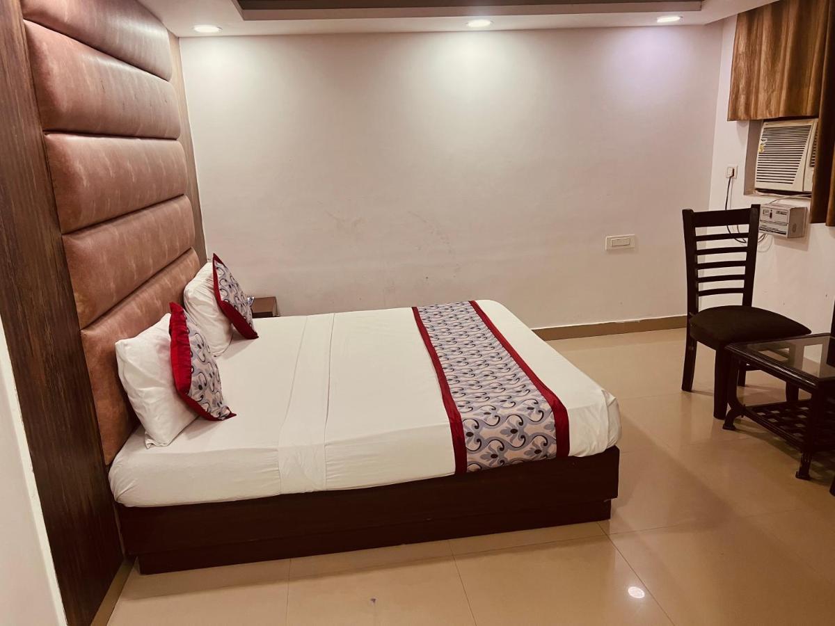 Hotel Cozy Cave Delhi Aiport Нью-Дели Экстерьер фото