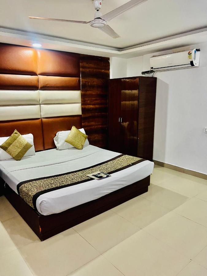 Hotel Cozy Cave Delhi Aiport Нью-Дели Экстерьер фото