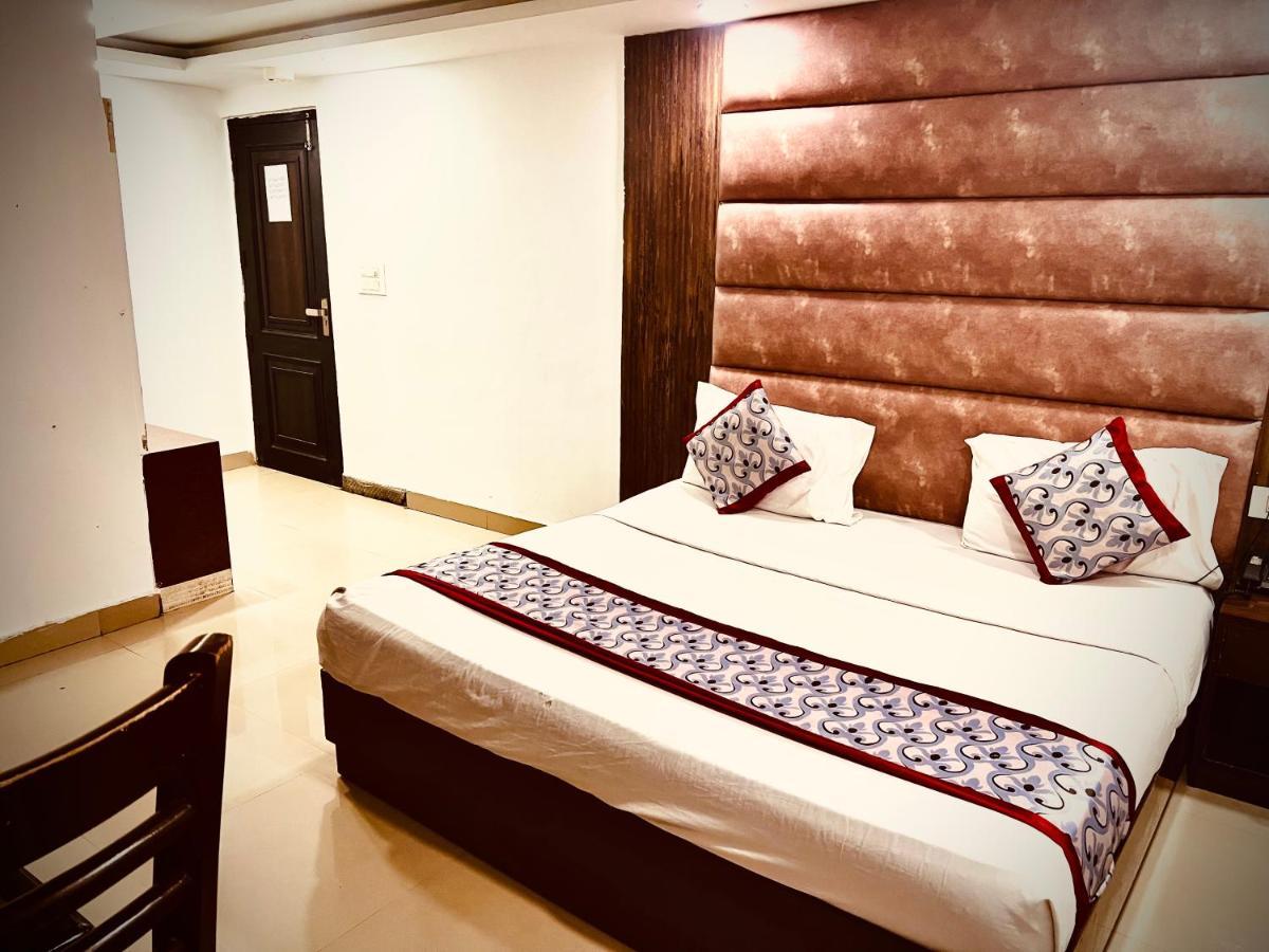 Hotel Cozy Cave Delhi Aiport Нью-Дели Экстерьер фото