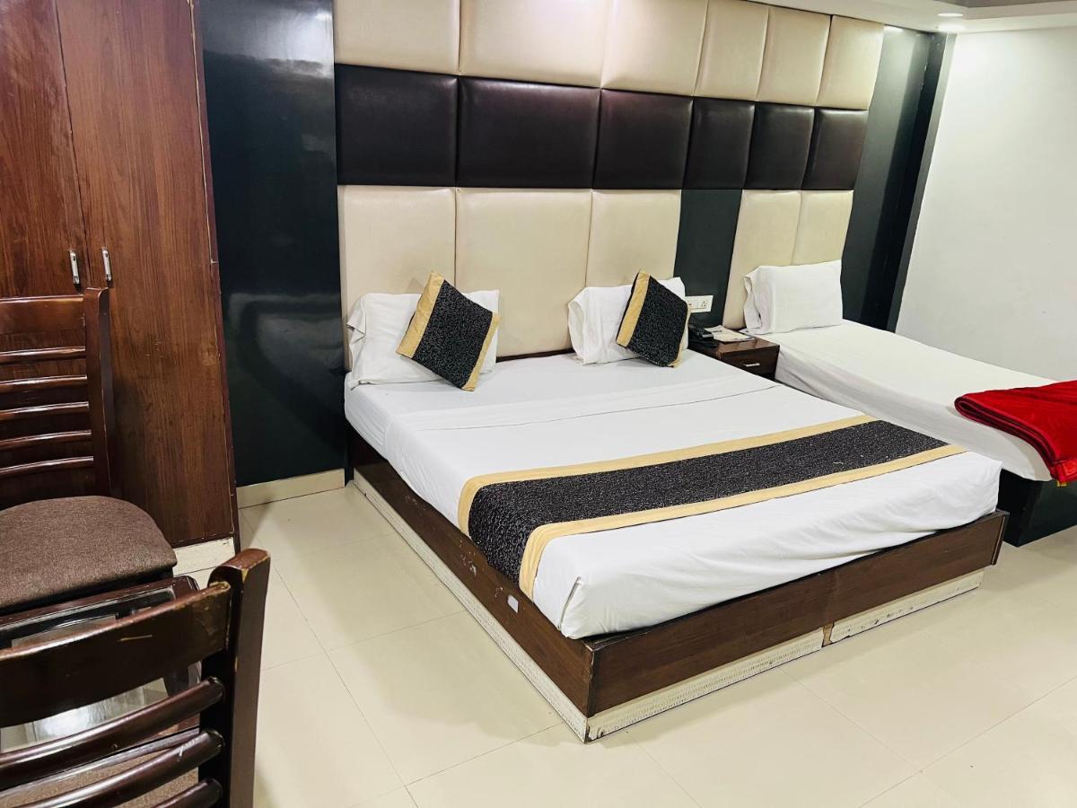 Hotel Cozy Cave Delhi Aiport Нью-Дели Экстерьер фото