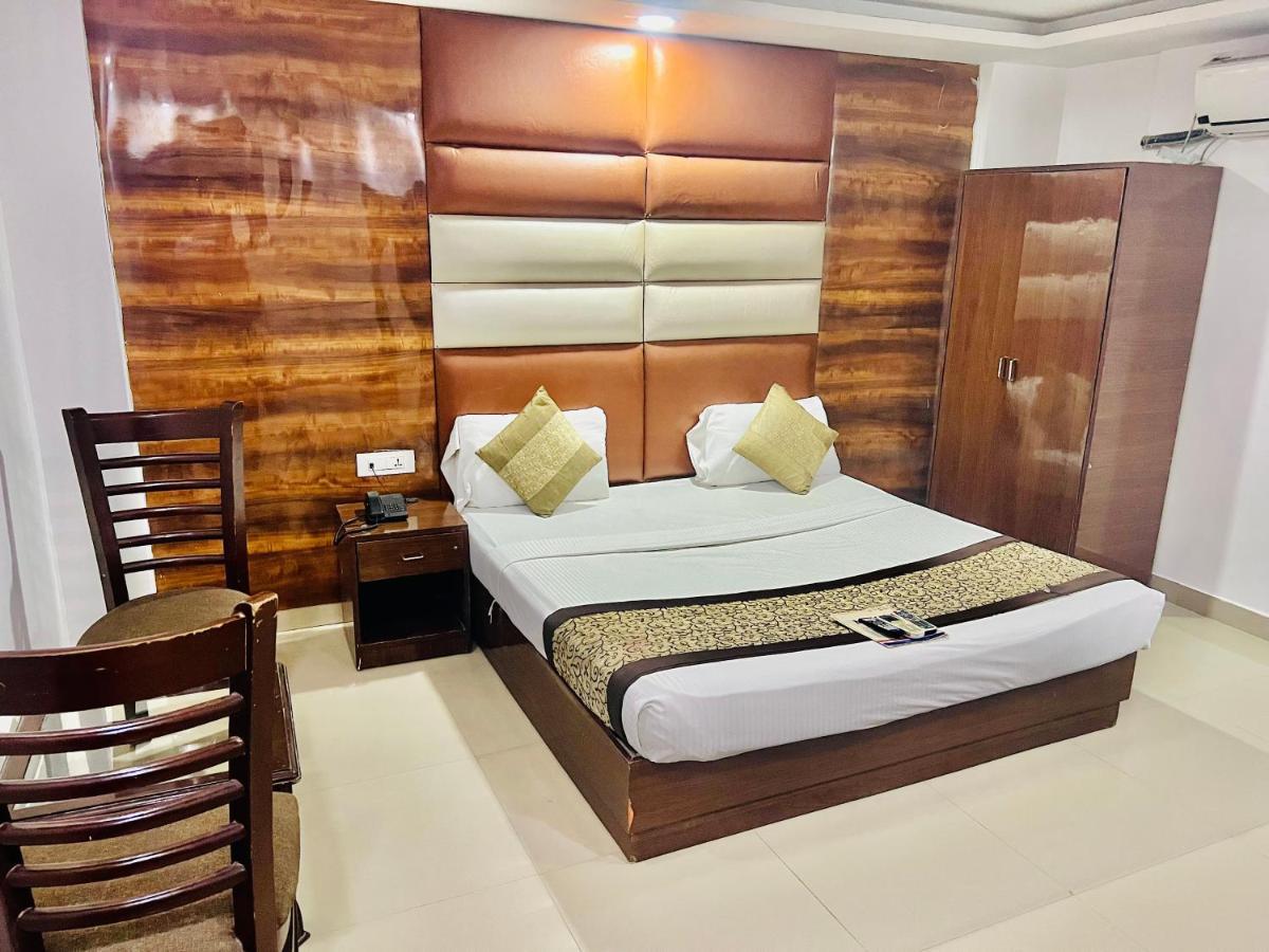 Hotel Cozy Cave Delhi Aiport Нью-Дели Экстерьер фото