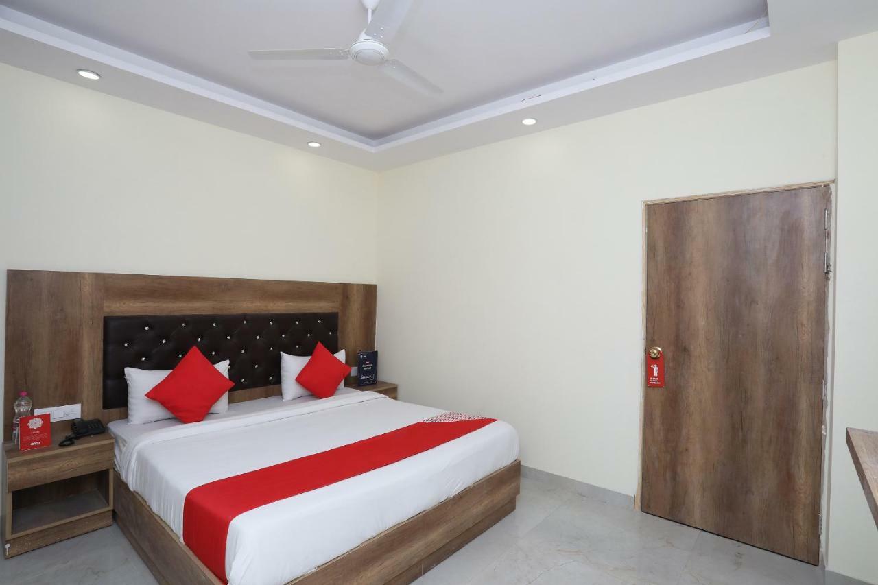 Hotel Cozy Cave Delhi Aiport Нью-Дели Экстерьер фото
